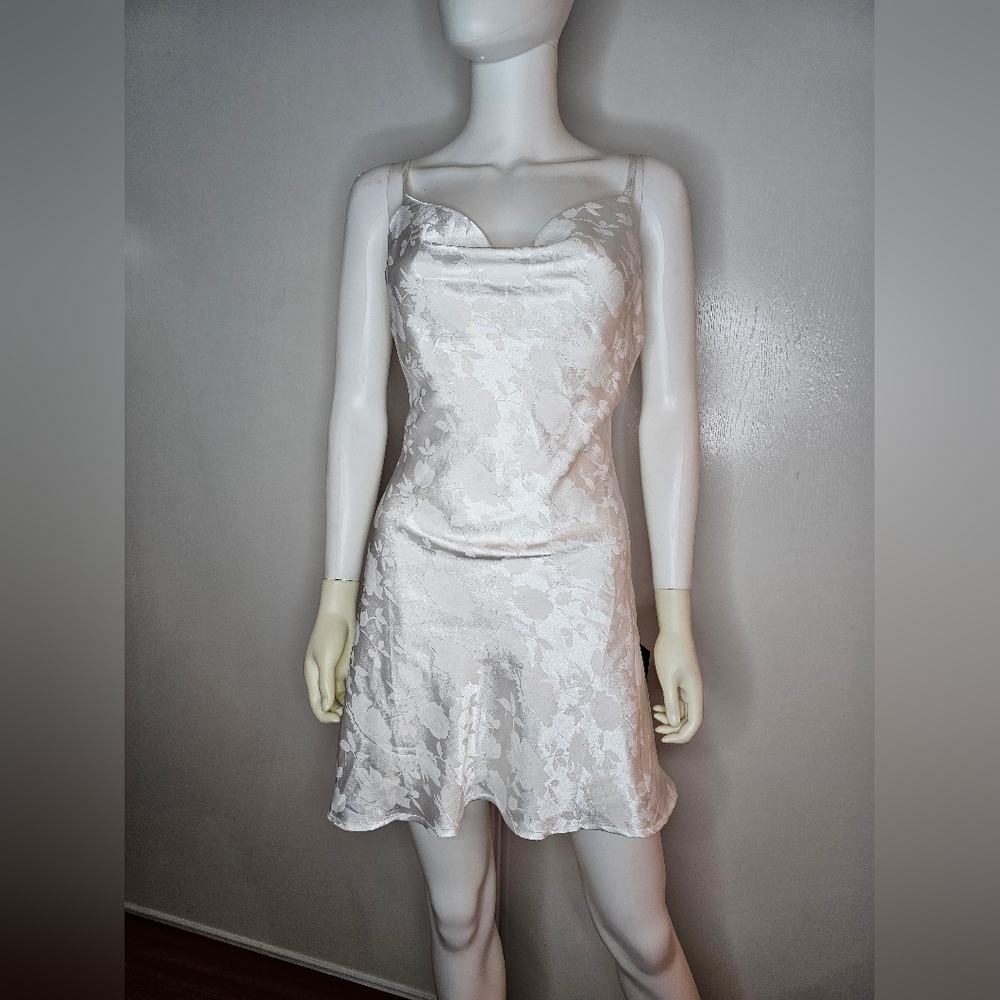 NWT Lulu's Elegant White Jacquard Floral Slip Dress Size Medium